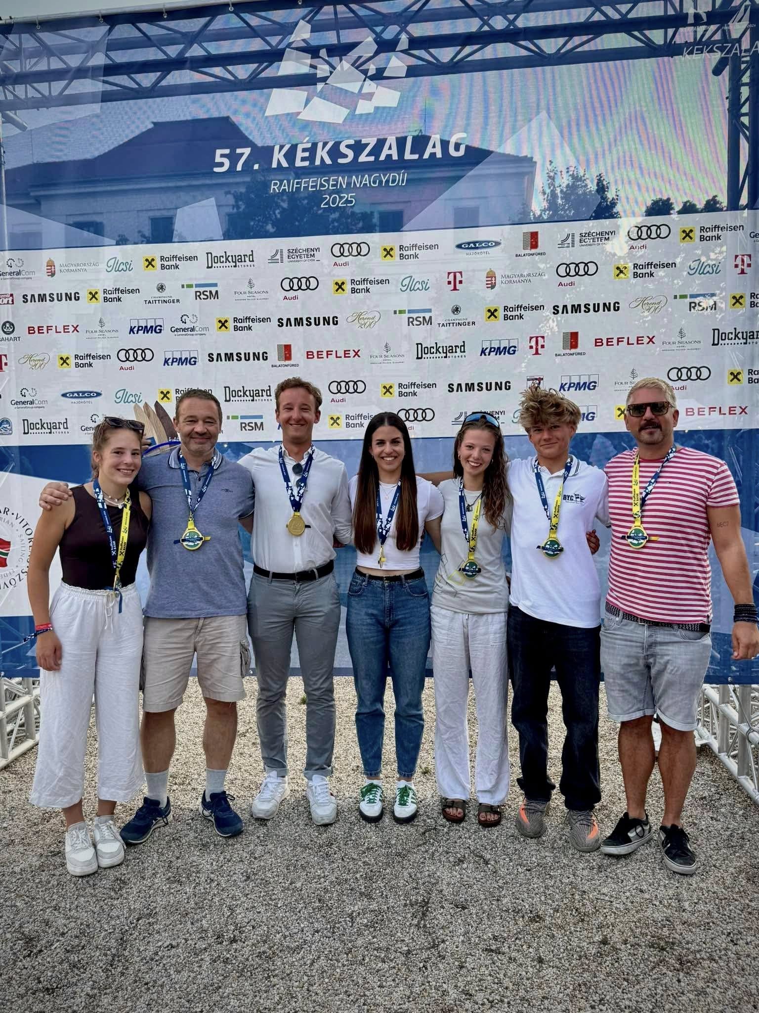 [Vitorlások a vízen]